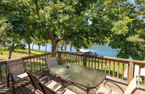 Indian Point House | Artilla Cove Cabin 1- Lakeside - Pool & Hot Tub