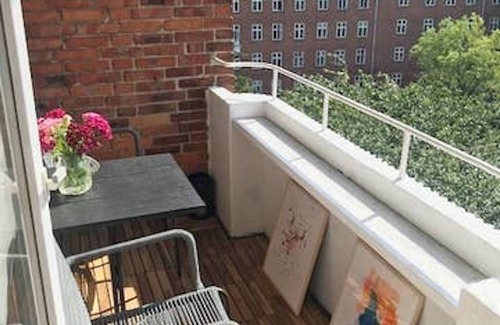 Dyssegard Condo | Artist apt. w balcony. Ideal for 2. 20min to city