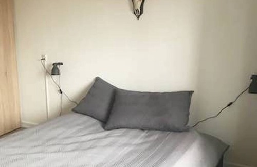 Dyssegard Condo | Artist apt. w balcony. Ideal for 2. 20min to city