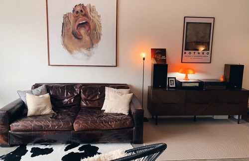 Mount Pleasant Apartment | Artist Retreat - Main St.