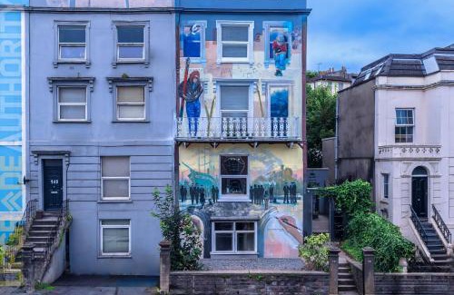 Bristol Apartment | Artistic flat w/hot tub & family comforts