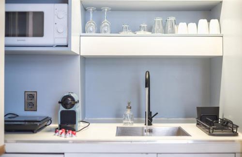 Gazi Apartment | Artistic Home Gazi by MDK Athens