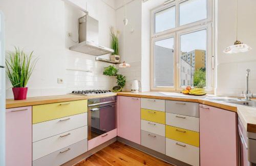 Praga Apartment | Artistic Nest near Port PRAGA by VAYA STAYS