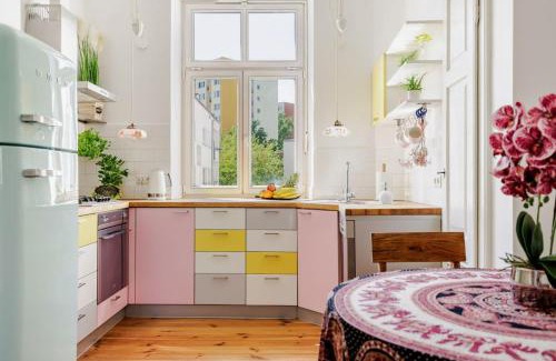 Praga Apartment | Artistic Nest near Port PRAGA by VAYA STAYS