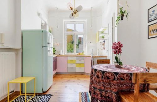Praga Apartment | Artistic Nest near Port PRAGA by VAYA STAYS