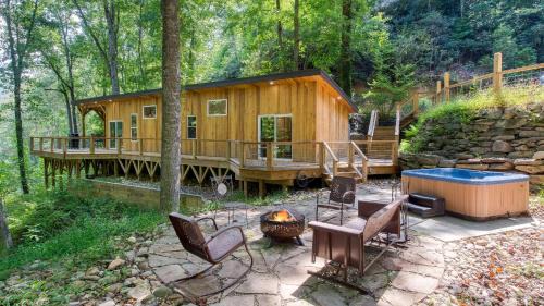 Fairview House | Artist’s Palette by AvantStay Colorful Retreat