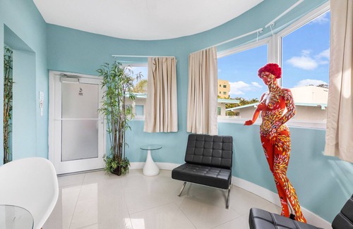 Northeast Miami Apartment | Artists' Suite at the New Yorker Hotel - Park View, Free Parking/Coffee/Bagels!
