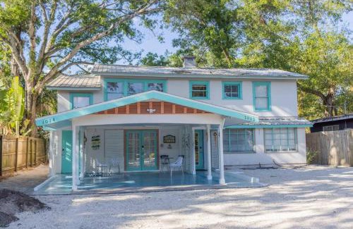 Village of the Arts Apartment | Artsea 2BR Cozy Ample Parking Near Beaches & Lecom Upstairs