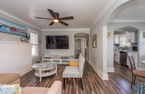 Village of the Arts Apartment | Artsea 2BR Cozy Ample Parking Near Beaches & Lecom Upstairs