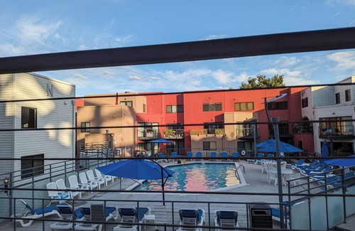 Old Town Chinatown Apartment | Artsy condo with pool, spa, gas grill, high-speed WiFi, on river near Pearl.