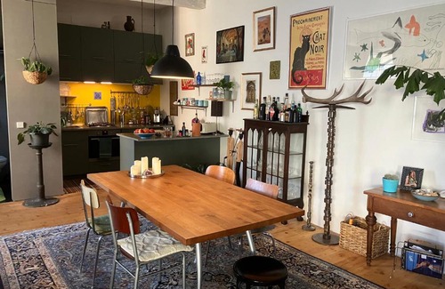 Schottenfeld Apartment | Artsy Loft in Urban Neighbourhood
