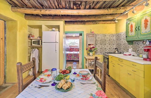 Santa Cruz Apartment | Artsy Santa Cruz Apartment w/Shared Fire Pit!