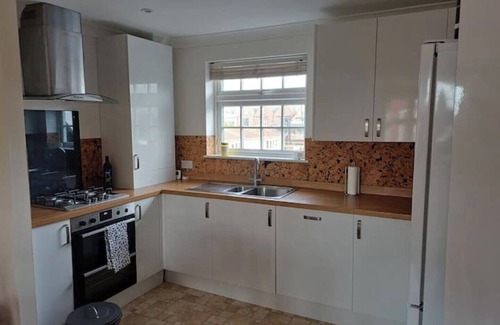 Bouvet Island House | Arundel Central Apartment with rare parking. Pet Friendly.