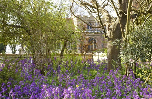 Bourne House | As featured in 25 Beautiful Homes, the Manor Stables offers 4*comfort and luxury