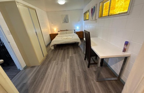 Bowen Apartment | Ascot Studio Home feel place