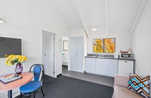 Upper Riccarton Hotel | Ascot Vale Motor Lodge