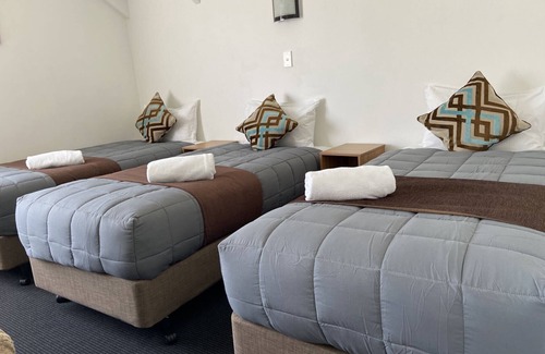 Upper Riccarton Hotel | Ascot Vale Motor Lodge