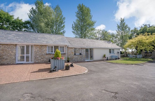 Vale of Glamorgan Cottage | ASH COTTAGE, family friendly, with open fire in Llantwit Major