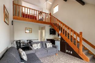 Merivale Hotel | Ashford Motor Lodge