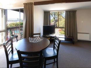 Merivale Hotel | Ashford Motor Lodge