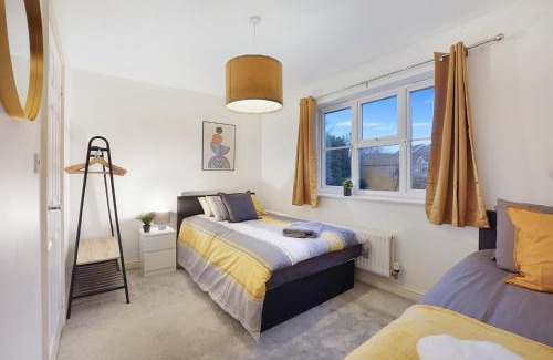 Willesborough Apartment | Ashford Stay Parkfarm location Comfortable with Netflix to chill