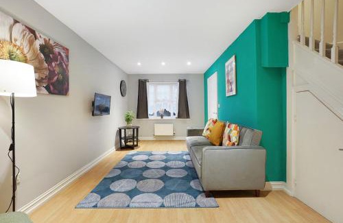 Willesborough Apartment | Ashford Stay Parkfarm location Comfortable with Netflix to chill