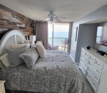 Ocean Drive Apartment | Ashworh 1001 Four Bedroom Condo Oceanfront "PIcture Perfect"