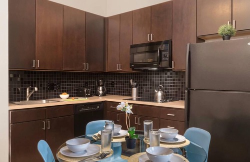 First Ward Apartment | ASK FOR Discount-10 Min Walk to Epicentre Wifi