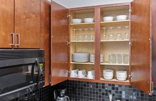 First Ward Apartment | ASK FOR Discount-2br Hip Apt Free Parking Wifi