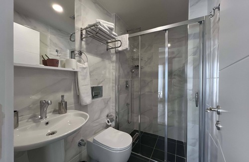 Uskudar Hotel | Askadar Çatı Otel