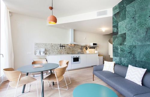L'Antiga Esquerra de l'Eixample Apartment | Aspasios City Oasis Apartments