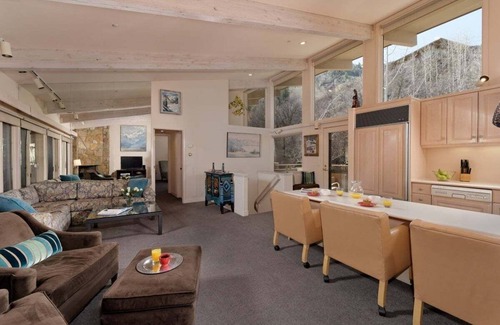 Aspen Condo | Aspen Alps Spacious 3 Bedroom Apartments - Full Kitchen, Free Wifi & Parking