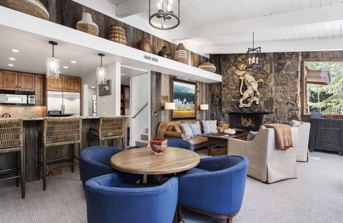 Aspen Condo | Aspen Alps Spacious 3 Bedroom Apartments - Full Kitchen, Free Wifi & Parking