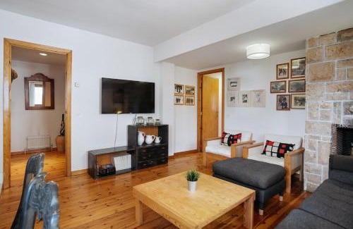 Sallent de Gallego Apartment | Aspen - By CARDI Suites