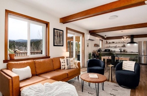 Bailey Cabin | Aspen Glow Cabin - a charming 2-bedroom cabin with mountain views & wood stove