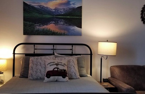 Creede Hotel | Aspen Inn - Summer Suite