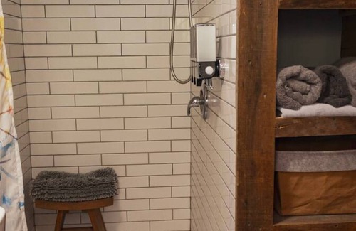 Silverton Apartment | Aspen Room Serene Retreat at Columbine