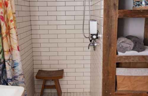 Silverton Apartment | Aspen Room Serene Retreat at Columbine