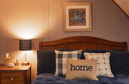 Silverton Apartment | Aspen Room Serene Retreat at Columbine