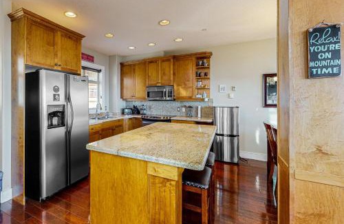 Big White Ski Resort House | Aspens Townhouse 1