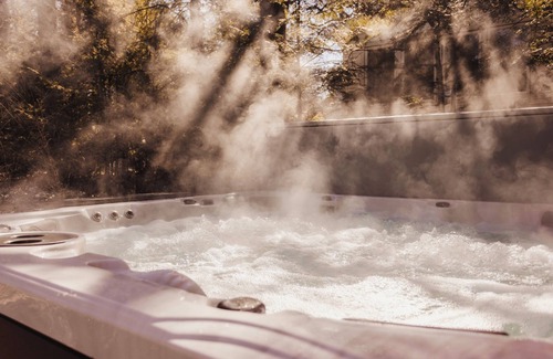 Lakeside House | Assn Beach Across The Street, Hot Tub, Guest House