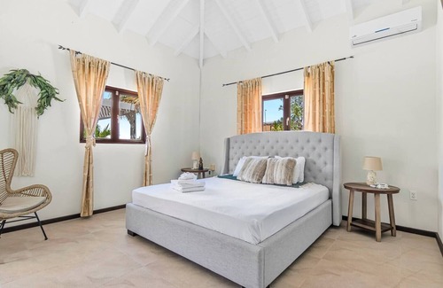 Jan Thiel Villa | "Asterias" 5 Bdrm Villa w/ private Pool and loft!
