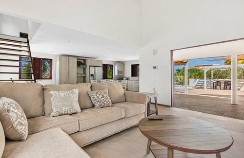 Jan Thiel Villa | "Asterias" 5 Bdrm Villa w/ private Pool and loft!