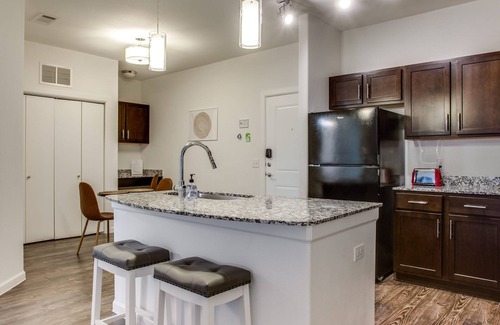 McNeil Apartment | Astonishing Cozysuites on I-35 w Pool Parking 10