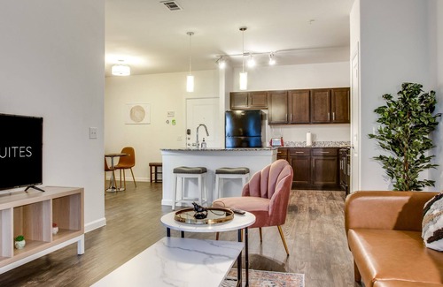 McNeil Apartment | Astonishing Cozysuites on I-35 w Pool Parking 10