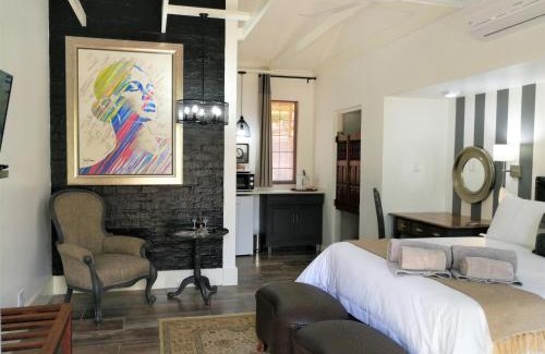 Pretoria House | At 98 on Lynburn Guest House