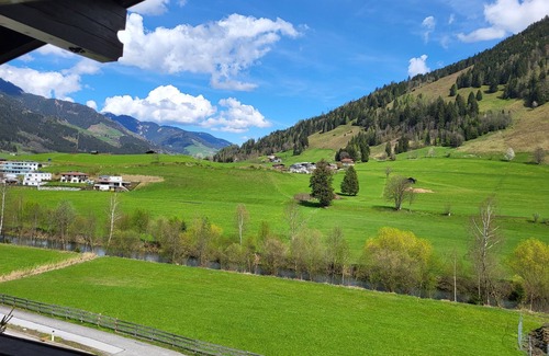 Bruck an der Grossglocknerstrasse Apartment | Two bedroom Apartment with Balcony - Reh