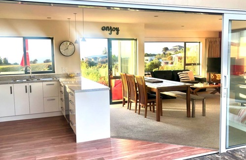Kaiteriteri House | At Sea and Forest Views you will have beautiful views of both Little Kaiteriteri and the inland rang