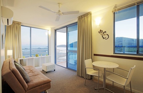 Airlie Beach Hotel | at Whitsunday Vista Holiday Apartments