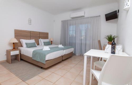 Lagos Resort | Atalaia Sol Aparthotel - tennis & heated pool in winter